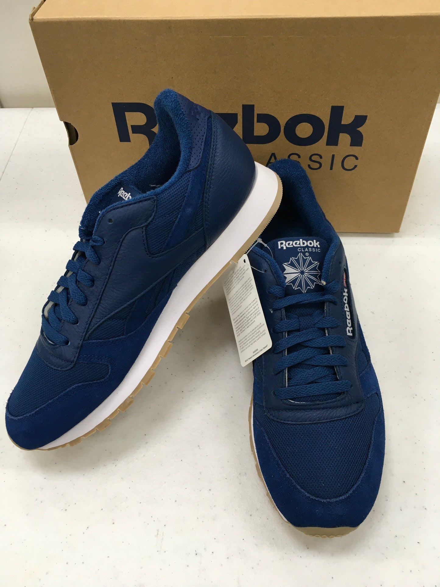 Reebok Men's Classic Leather Sneaker, Washed Blue/White BS9721