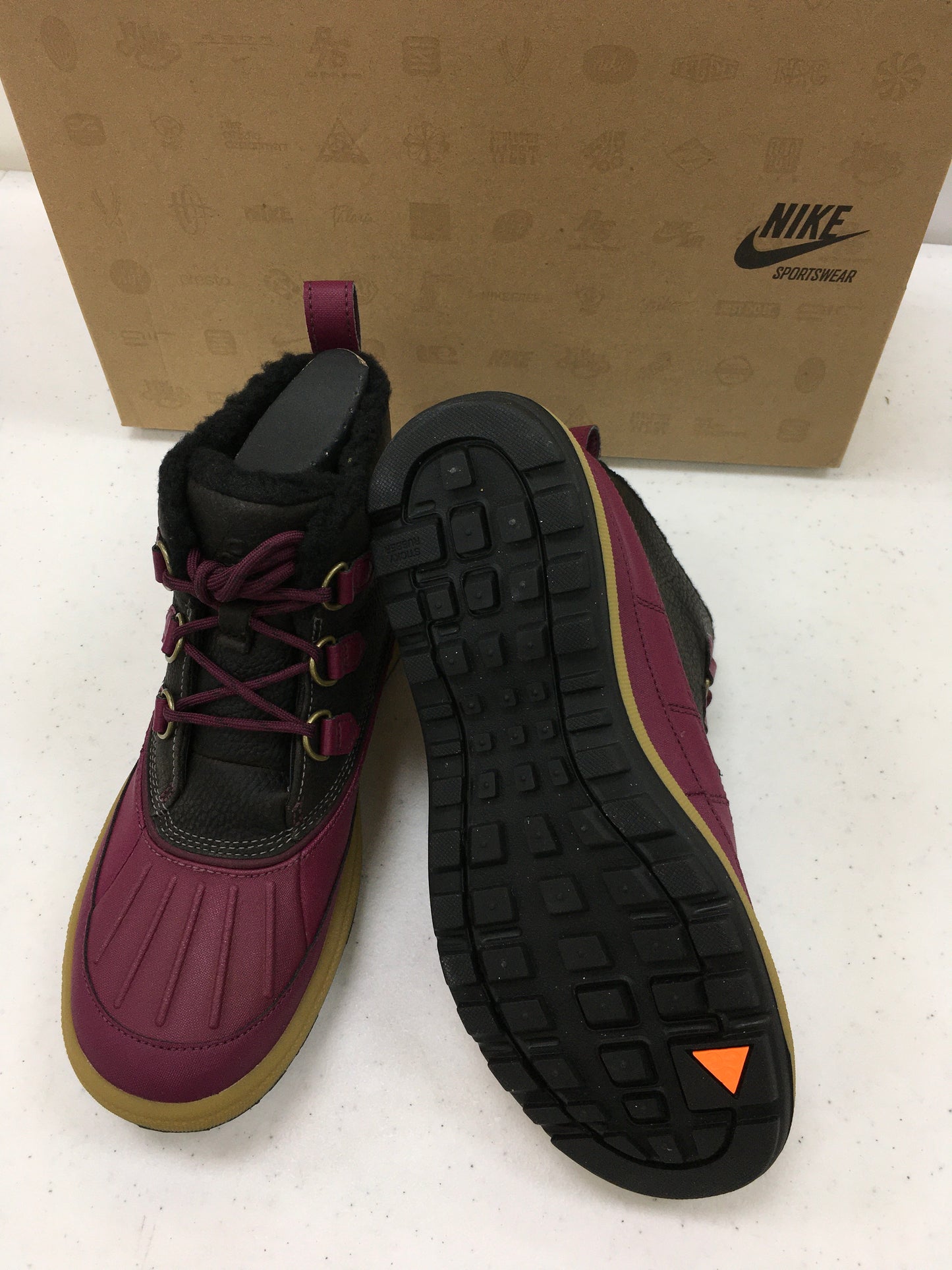 WMNS  NIKE WOODSIDE CHUKA II 537345 016